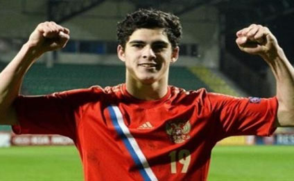 Azərbaycanlı futbolçu Rusiya millisində yenə dubl etdi