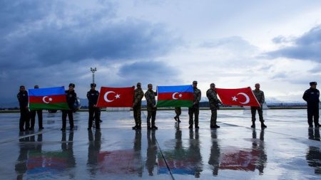 İki qardaş səmada görüşdü