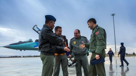 İki qardaş səmada görüşdü