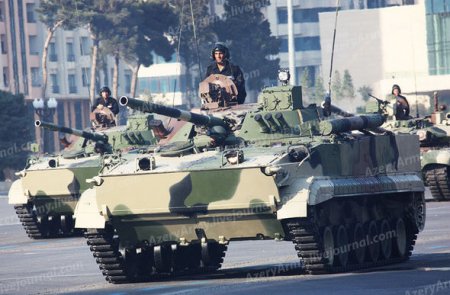 Tanklar, zenit raketləri və helikopterlər: ordumuz nə ilə silahlanır