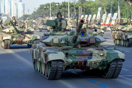 Tanklar, zenit raketləri və helikopterlər: ordumuz nə ilə silahlanır
