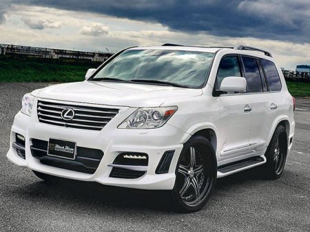 Peterburqda Jirinovskinin azərbaycanlı işsiz tərəfdarının “Lexus”unu qaçırdılar