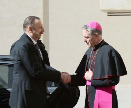 İlham Əliyev Roma Papası ilə görüşdü
