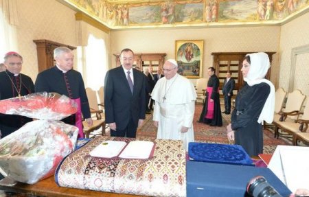 İlham Əliyev Roma Papası ilə görüşdü