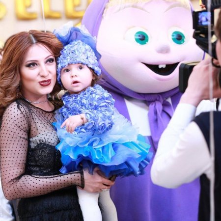 Ayan Babakişiyeva qızını göstərdi