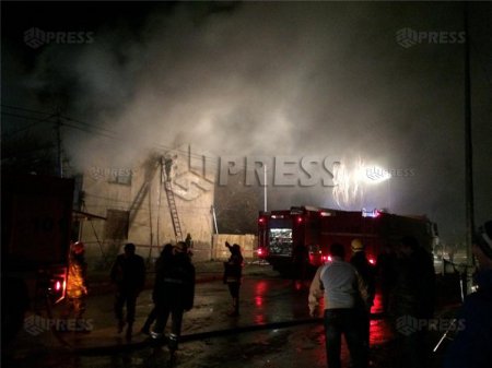 Bakıda yaşayış binası yanır