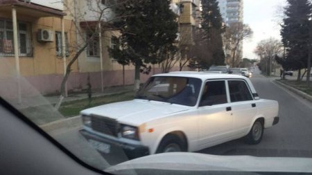 Bakıda avtoxuliqan xanımın yolunu kəsib əl-qol atdı