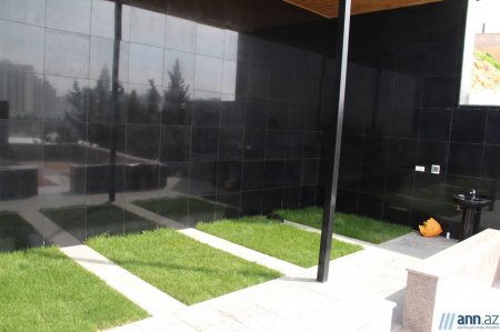 Bakıda "danışan" məzarlar