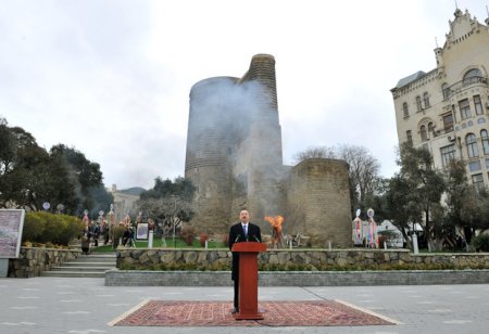 Prezident yumurta döyüşdürdü