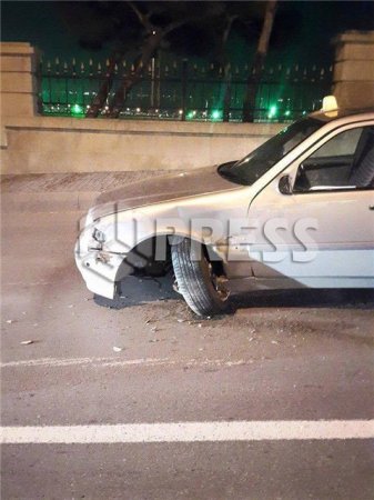 Bakıda sərnişin avtobusu qəzaya düşdü