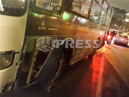 Bakıda sərnişin avtobusu qəzaya düşdü