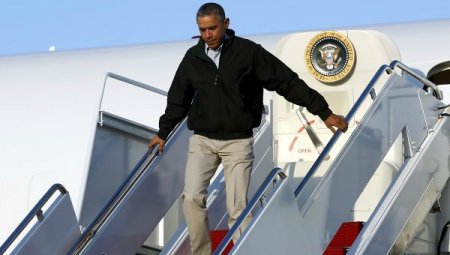 Obama az qala təyyarədən yıxılacaqdı