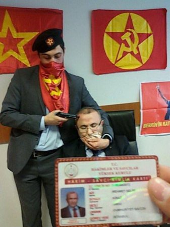 İstanbulda prokuror girov götürüldü (YENİLƏNİB)