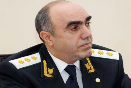 Zakir Qaralov baş ədliyyə müşavirini təqaüdə göndərdi