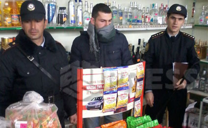 Kreditini verə bilməyən gənc maskalandı və ...