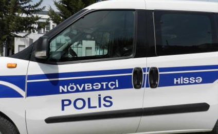Polis maşını saxladı, içindəkilər düşüb qaçdı