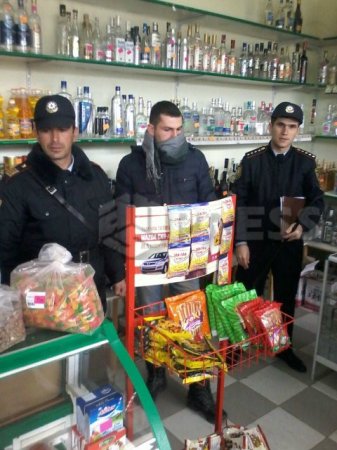 Kreditini verə bilməyən gənc maskalandı və ...