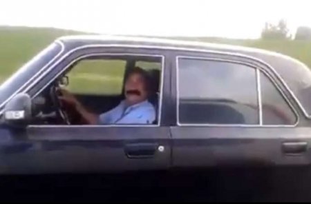 Arif Quliyevlə zarafatlaşmaq istəyən gənclər bunu gözləmirdi