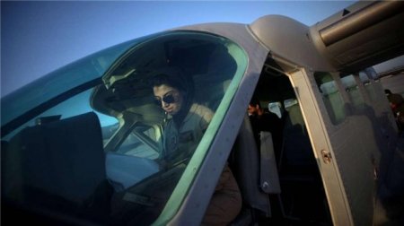 Dünyanın ən gözəl qadın pilotu