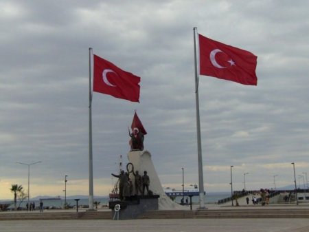 Ulduzsuz bayraq hiddət yaratdı