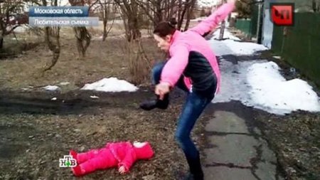 Rusiyada gənc ananın hərəkəti hamını şoka saldı