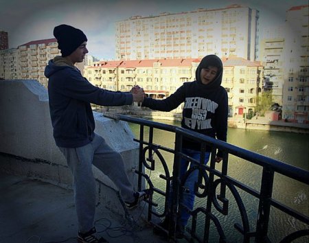 Bakıda çılğın gənclərin şok görüntüləri (+18)