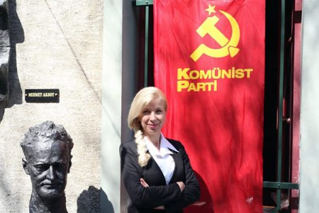 Sarışın rus balasıTürkiyədə seçkiyə qoşulub