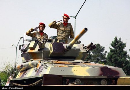 İran yerli istehsal olan yeni silahları təqdim etdi