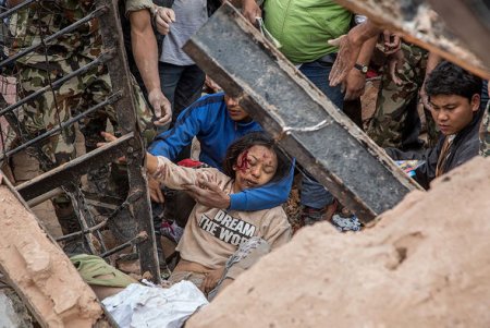 Nepalda zəlzələnin qurbanlarının sayı 1800 nəfəri keçib