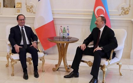 Fransa prezidenti İlham Əliyevdən nə xahiş edib?