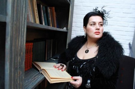 Elza Seyidcahanın yeni şeiri: Zad qalmışam