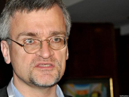Piter Semnebi “qara siyahıdan” çıxarıldı
