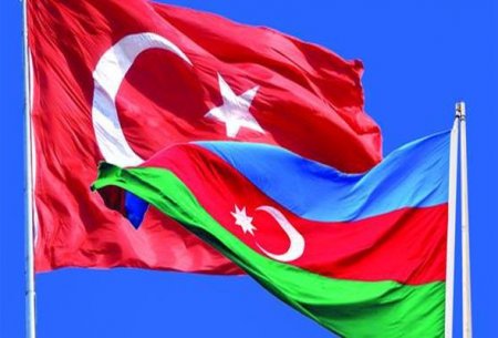 Bayrağı təkbaşına ermənilərdən qoruyan azərbaycanlı azadlıqda