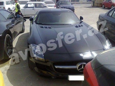 200 minlik “Maserati” və “SLS” cərimə meydançasında