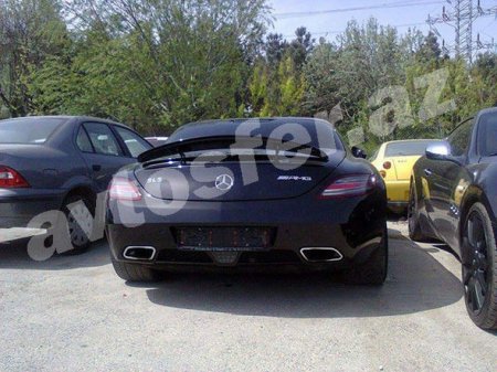 200 minlik “Maserati” və “SLS” cərimə meydançasında