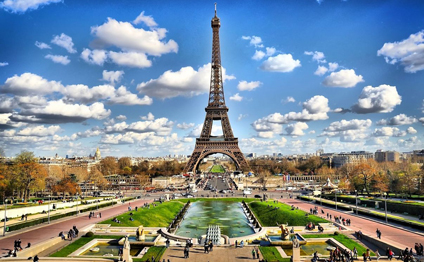 Şirkət 6 min 400 işçini Parisə aparır