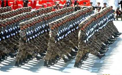 Çin hərbi gücünü göstərir