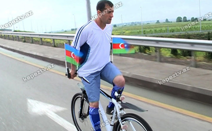 Gəncədə qeyri-adi velosipedçi