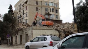 Bakıda məmurların villaları buldozerə verildi
