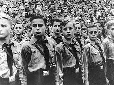 Hitlerin 4 yaşlı uşaqla çəkdirdiyi şəklinin sirri açıldı