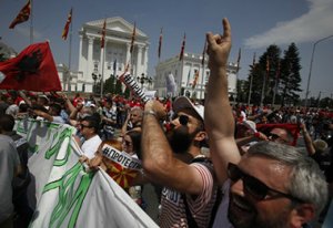 Qaz müharibələri: ABŞ Makedoniyada “rəngli inqilab” başlatdı