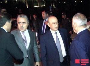 Kəmaləddin Heydərov yanan binaya baxış keçirib