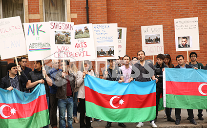 Azərbaycanlılar Londonda etiraz aksiyası keçirdi