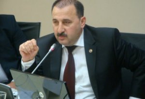 Bir çəkiclə sökülüb zibilliyə atılan on milyonlar... Bir çəkiclə sökülüb zibilliyə atılan on milyonlar...