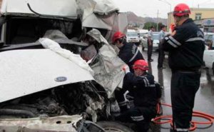 Şəkidə mikroavtobus aşdı: 7 yaralı
