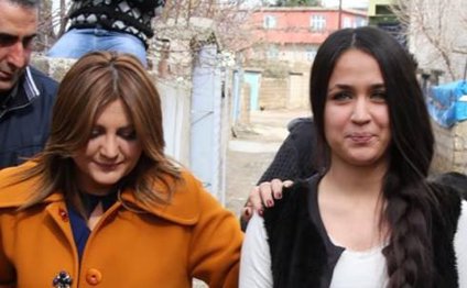 Başından vurulan müğənni gözlərini açdı