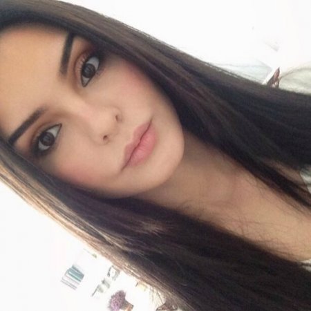 Özünü pornoulduza bənzədən qız kişilərin ağlını başdan aldı