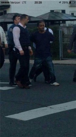 Polisi başından güllələdilər