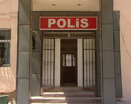 Əynindəki köynəyə görə məktəbin həyətində dostunu öldürən gənc 9 il cəza aldı
