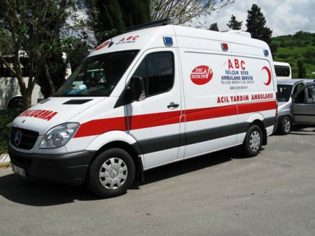 İstanbulda hava limanında tavan çökdü: 4 nəfər xəsarət alıb